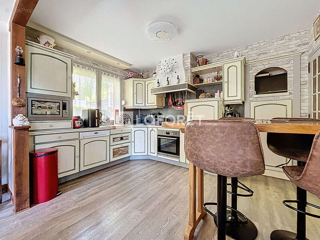 Maison à NEUILLY-SUR-SUIZE