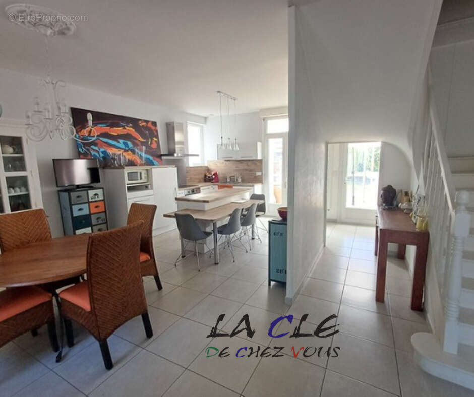 Maison à COULONGES-SUR-L'AUTIZE