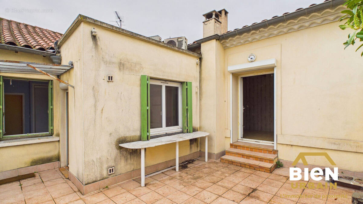 Appartement à GARONS