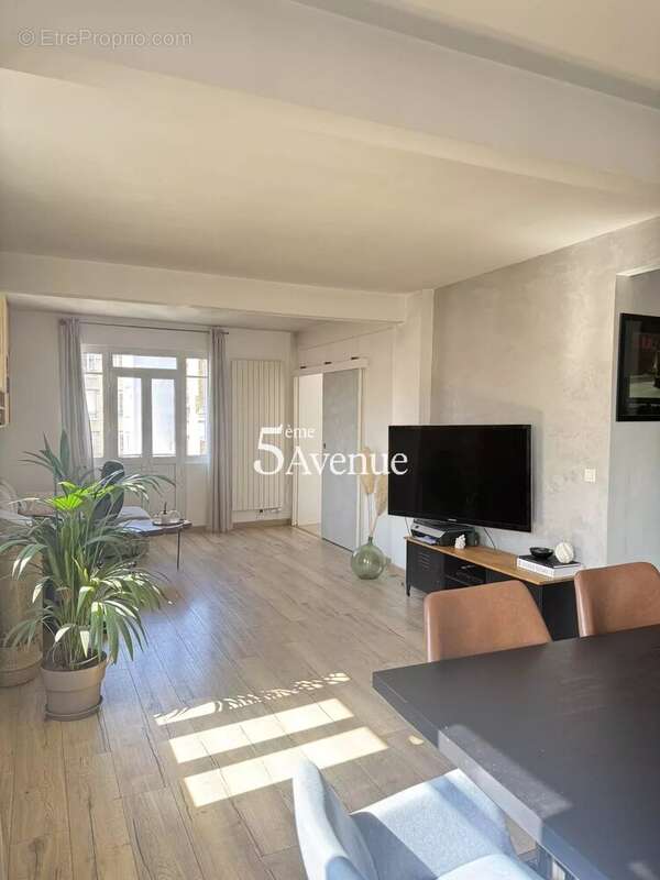 Appartement à CHARENTON-LE-PONT