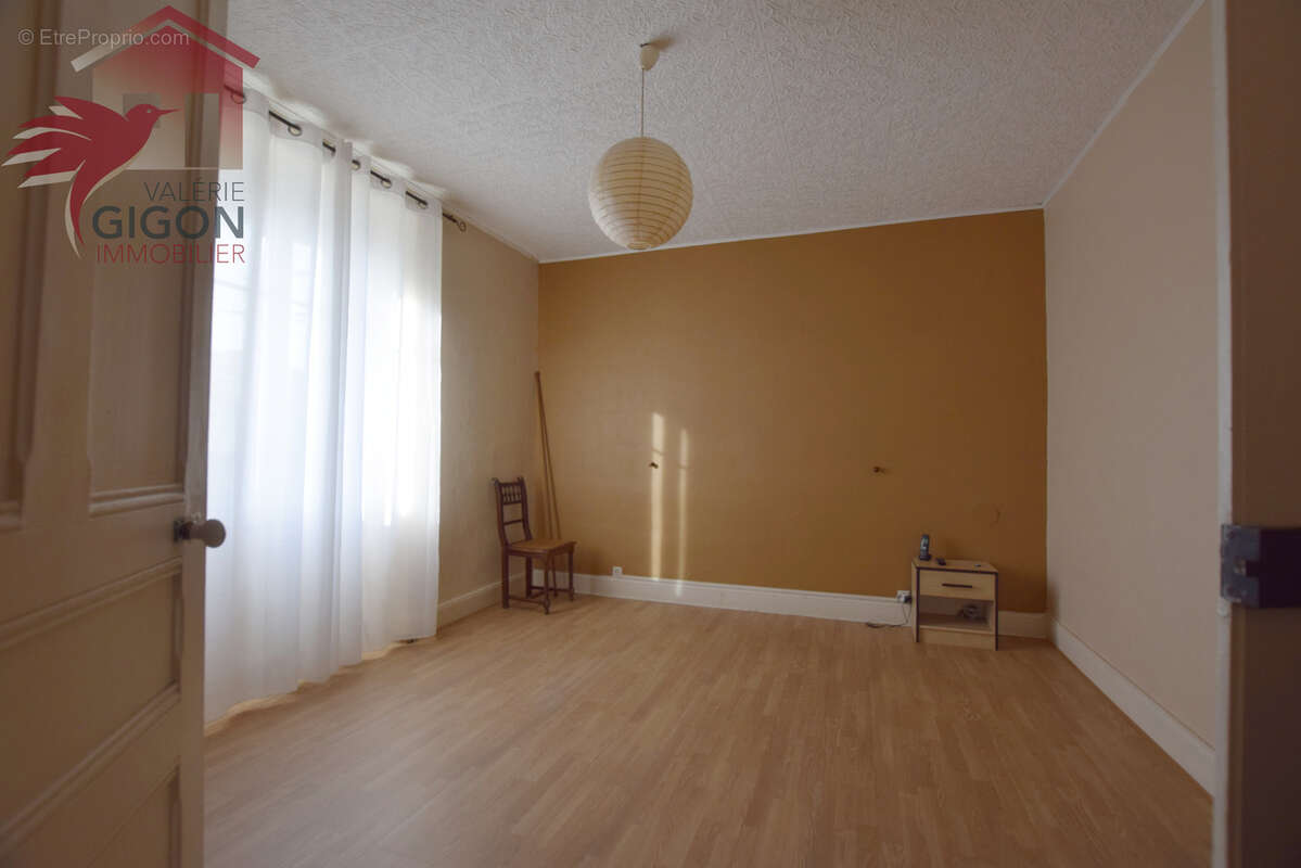 Maison à VIEUX-CHARMONT