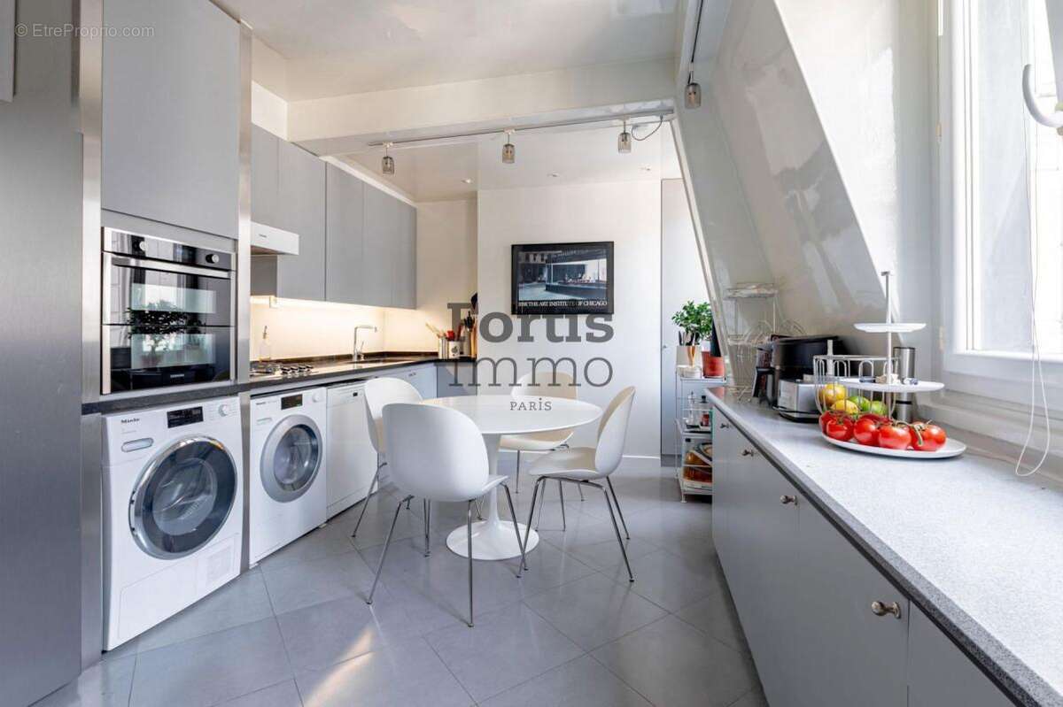 Appartement à PARIS-9E