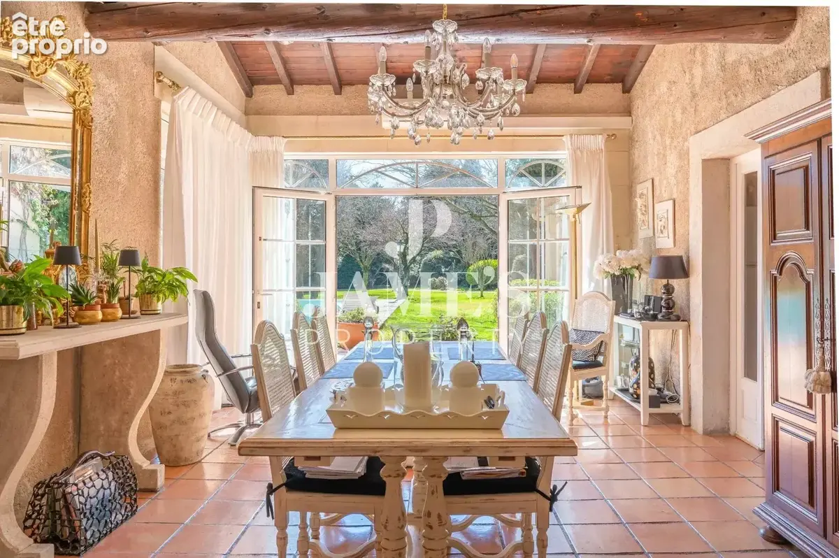 Maison 8 pièces 210 m² à vendre à Paradou (13520) - photo 8