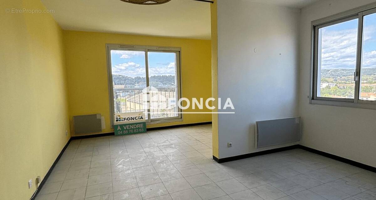 Appartement à BAGNOLS-SUR-CEZE