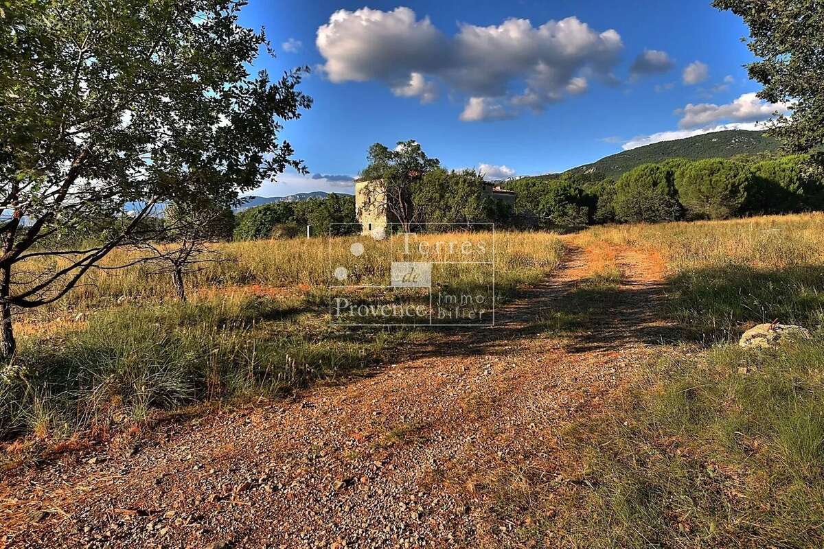 Maison à LES SALLES-SUR-VERDON