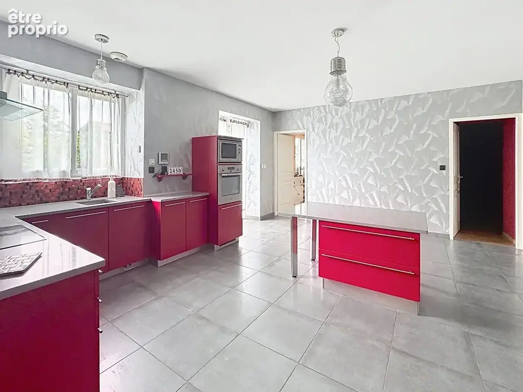 Maison La Cote Saint Andre 6 pièce(s) de 246 m² - photo 3