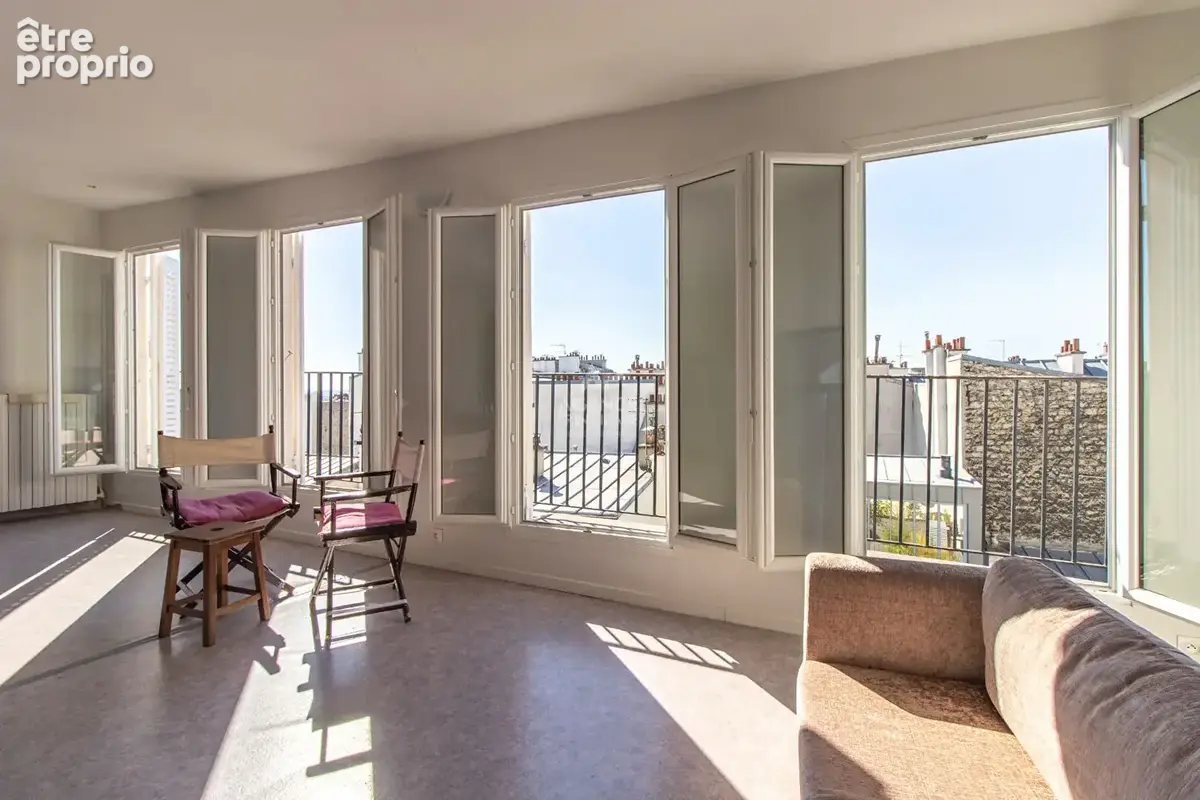 Paris 18eme - montmartre - rue tholoze - dernier etage ! balconnet a toutes les fenetres ! - photo 3