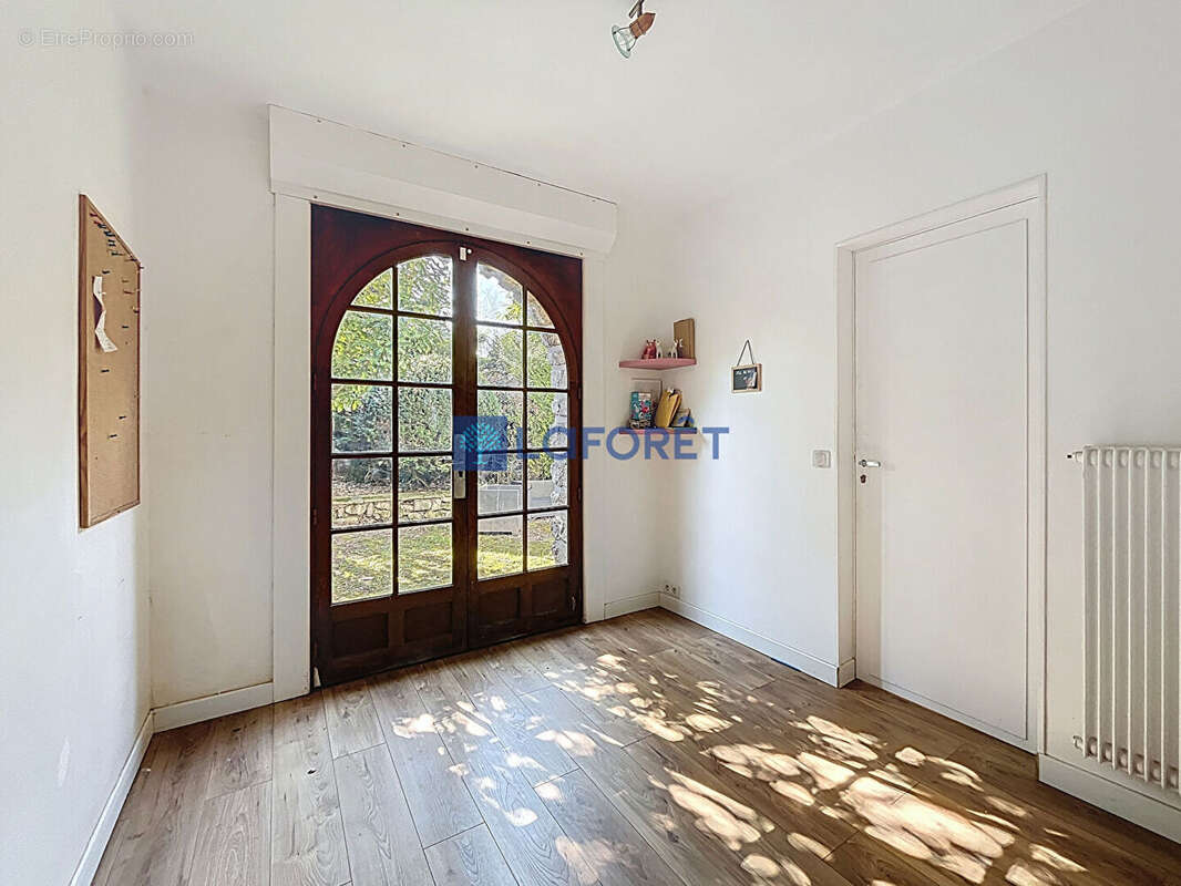 Maison à SAINTRY-SUR-SEINE