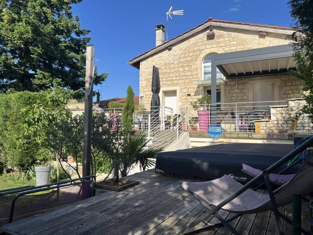 Maison à LUCENAY