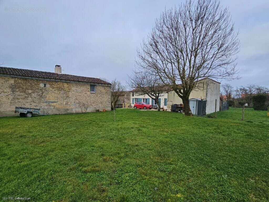 Maison à VILLEFAGNAN