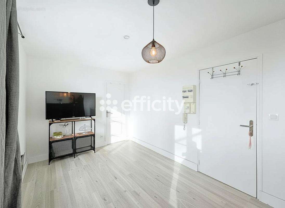 Appartement à NAZELLES-NEGRON