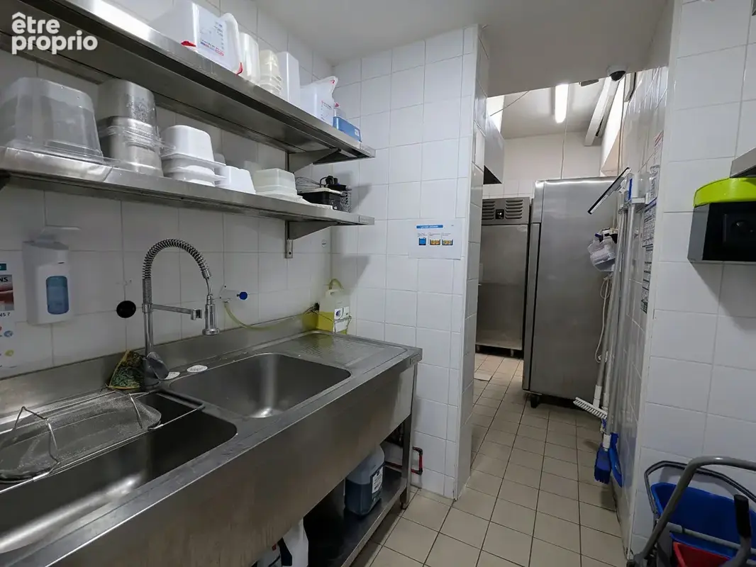 Local commercial Narbonne 90 m² - photo 3
