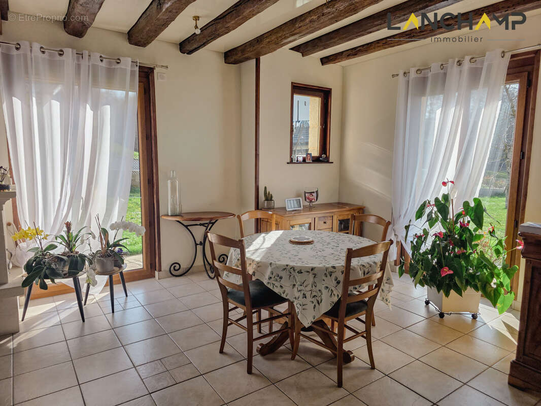 Maison à CLARAFOND-ARCINE