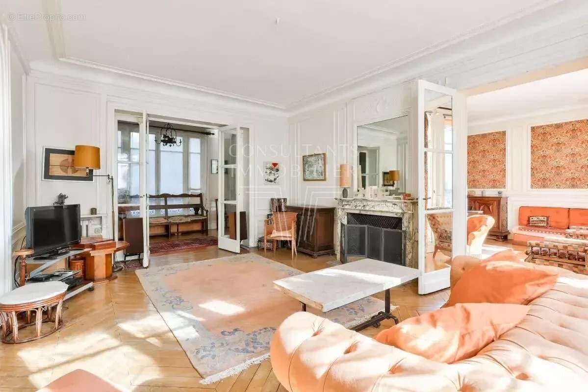 Appartement à PARIS-17E