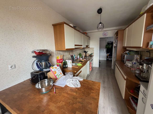 Clermont Ferrand pradelle T5 de 96 m2, 3 chambres, balcon, séjour double, sdb, cuisine équipée libre, parking - photo 7