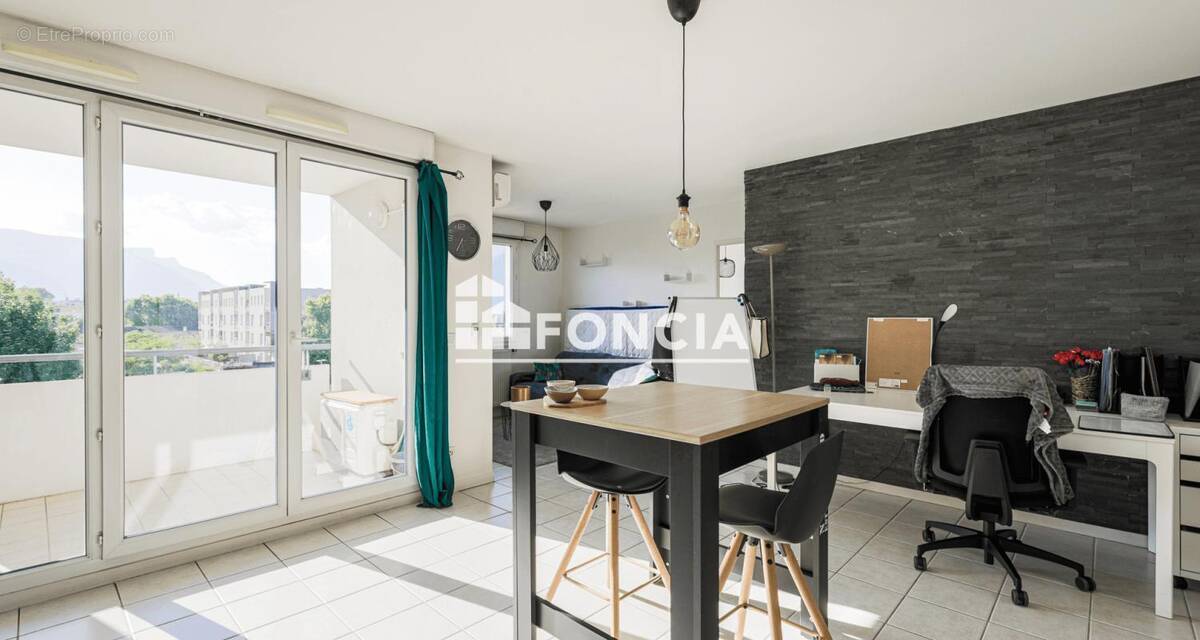 Appartement à SAINT-MARTIN-D'HERES