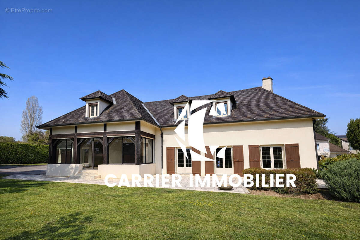 Maison à SAINT-GENIS-LES-OLLIERES