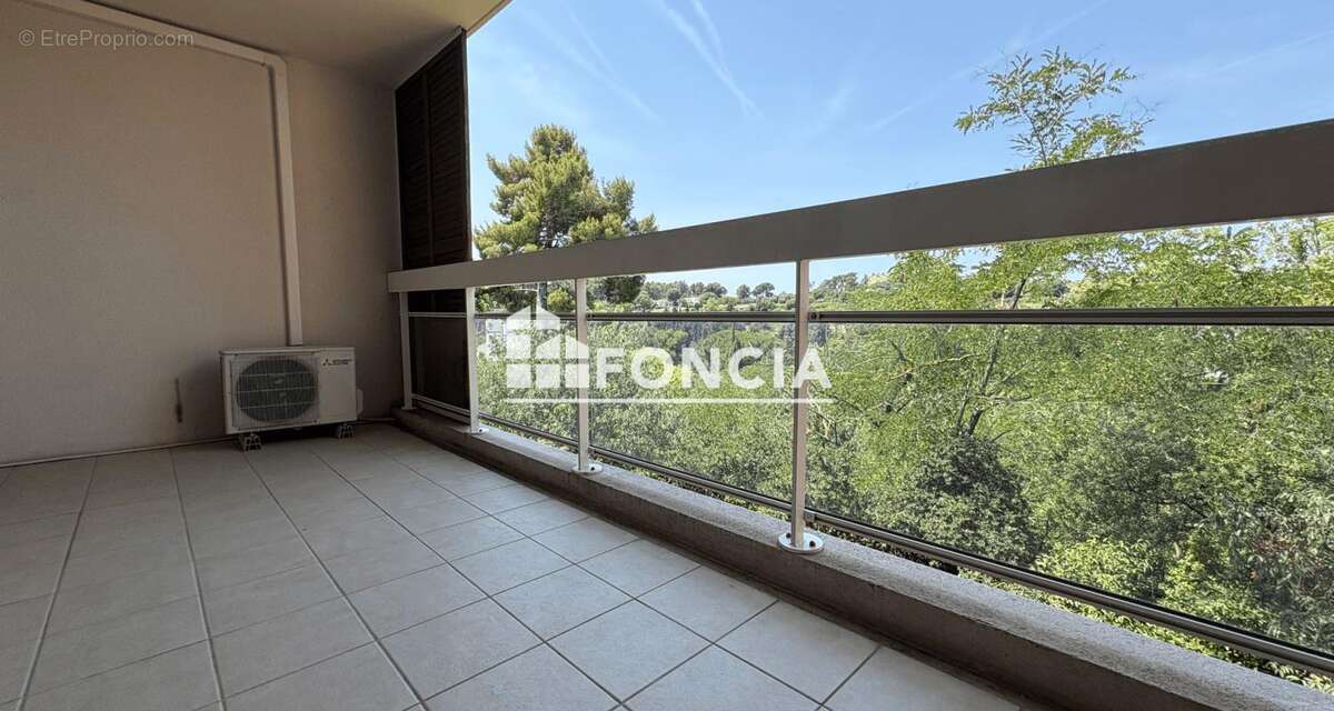 Rare Dernier étage T3 13012 Terrasse - photo 2