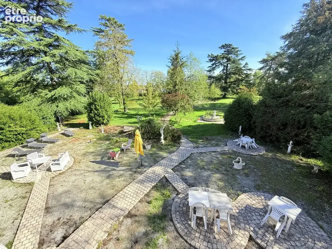 Maison 16 pièces 515 m² à vendre à La Rochefoucauld (16110) - photo 5