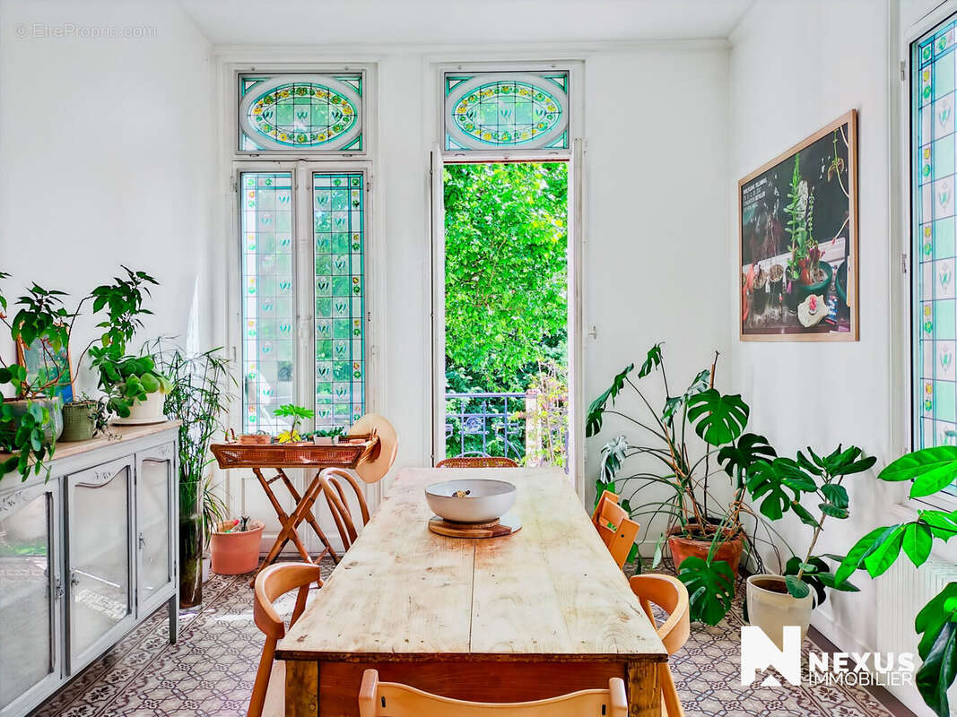 lumière dans les vitraux de la salle à manger - Appartement à ROUEN