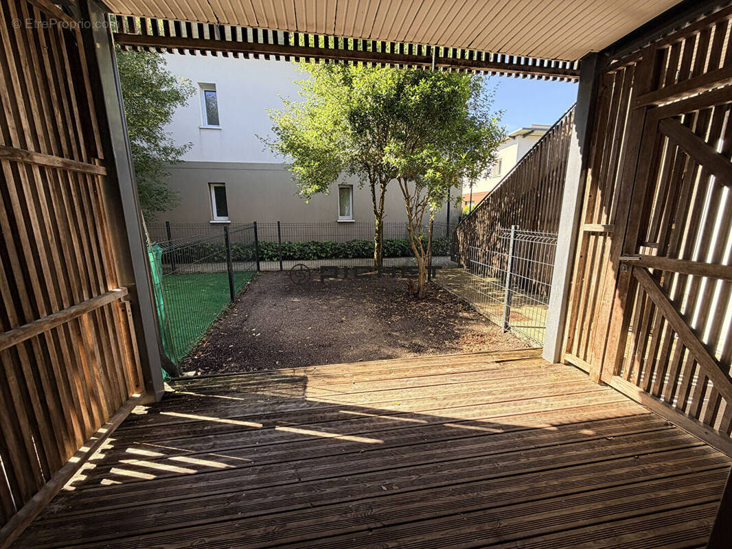 Appartement à SAINT-JEAN-D'ILLAC