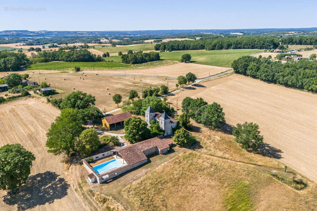Maison de campagne avec piscine et grange - photo 4