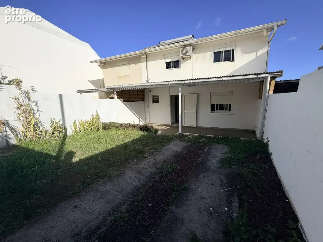 GRAND BOIS / LA CAFRINE : Maison de ville F5 d’environ 107 m2 avec vue mer et jardinet / Pour Résidence Princi - photo 3