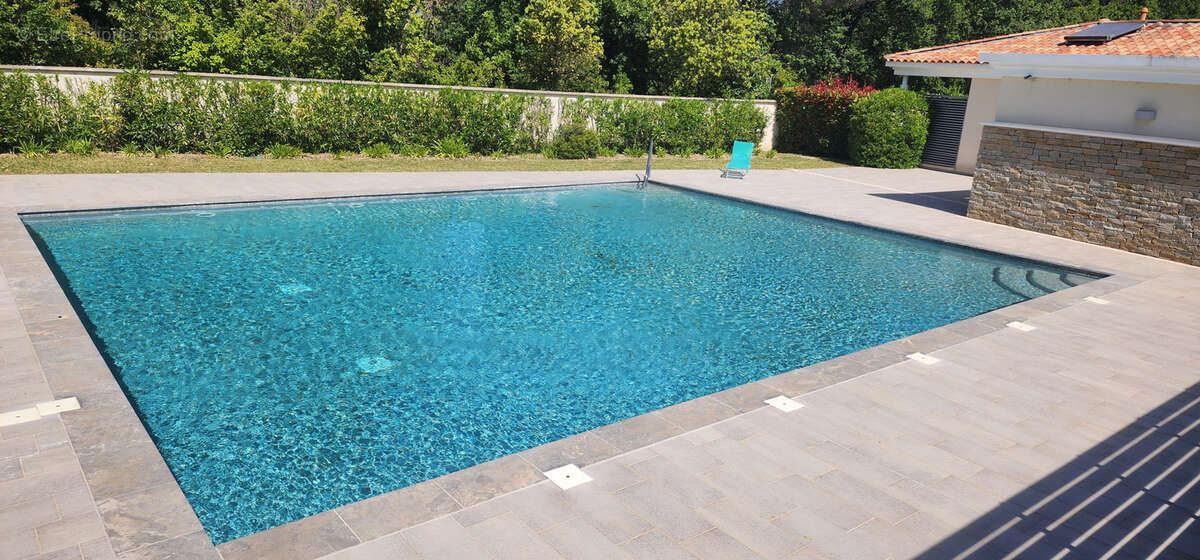 Superbe villa 5 pièces avec vue imprenable sur le golf  10mn du centre  Aix-en-Provence - piscine - photo 2