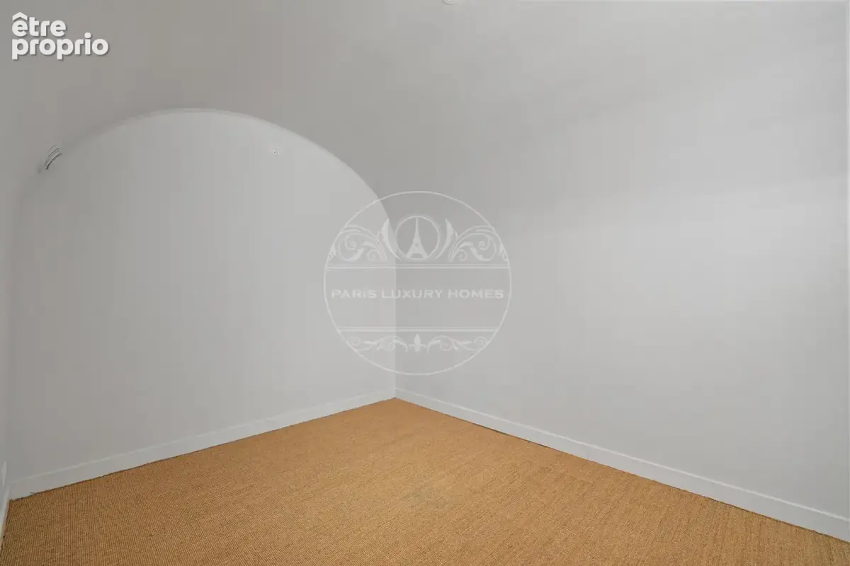 Superbe loft avec verrière à Paris 1er ! - photo 13