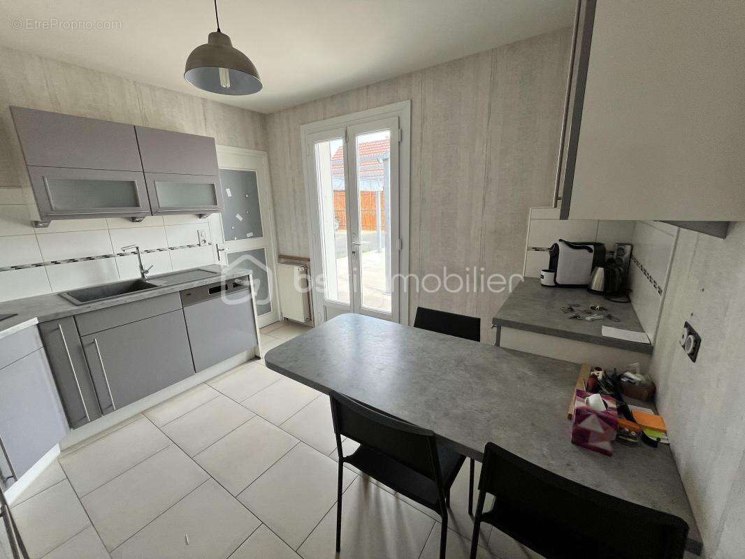 Propriété familiale de 156m² avec piscine, dépendances et vue dégagée sur la forêt des Bertranges - photo 9