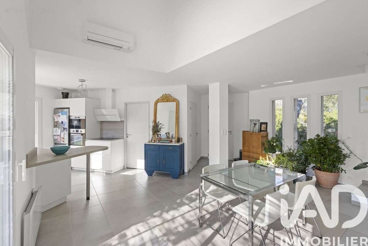 Photo 9 - Maison à LE PUY-SAINTE-REPARADE