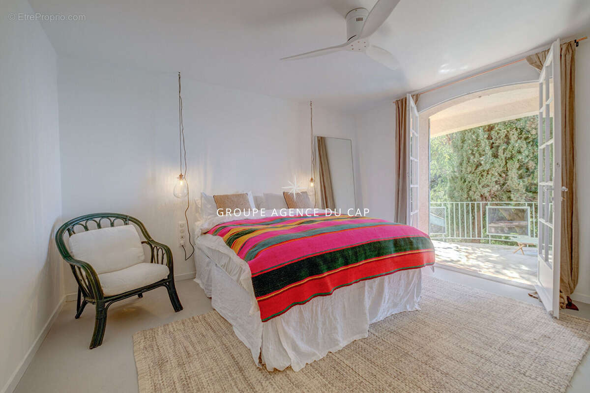 Vue mer sur le golfe de saint tropez provencale de charme renovee avec piscine garage et sous sol aux issambres - photo 10