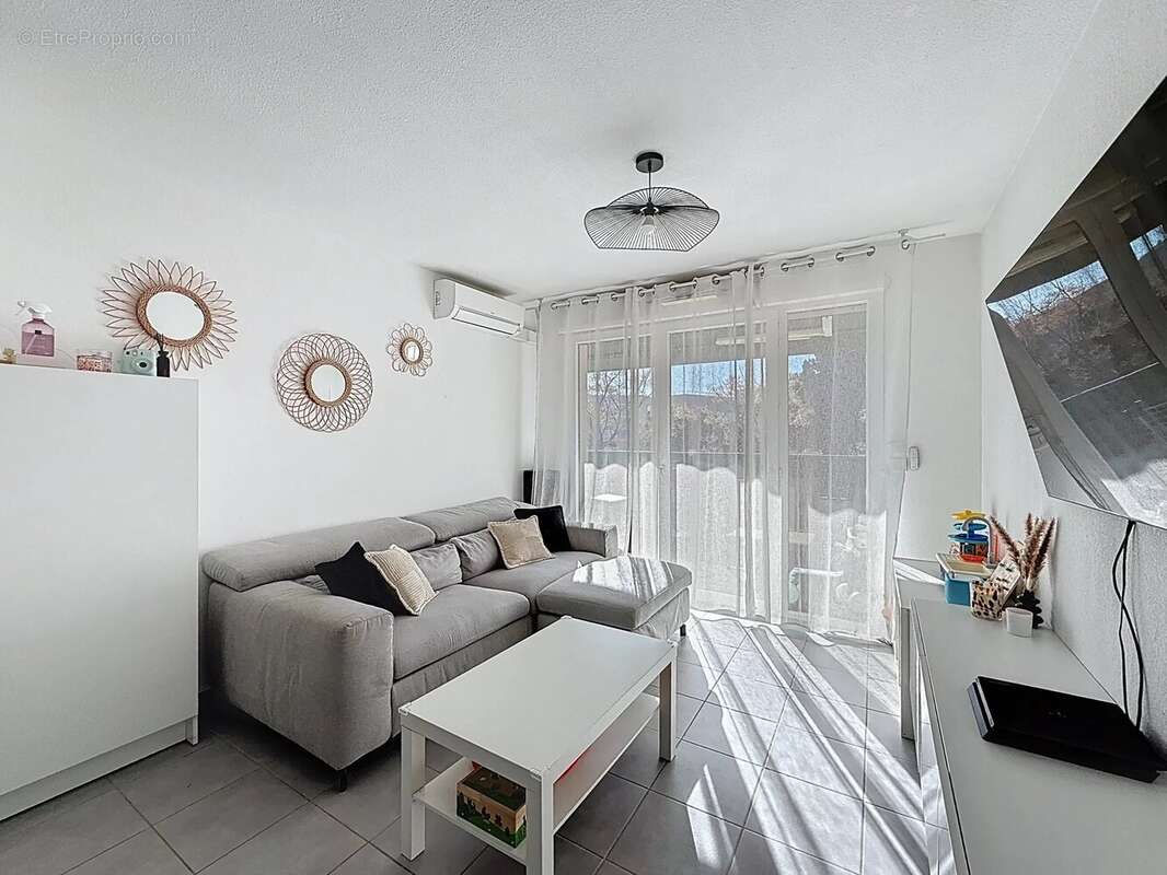 Appartement à CARROS