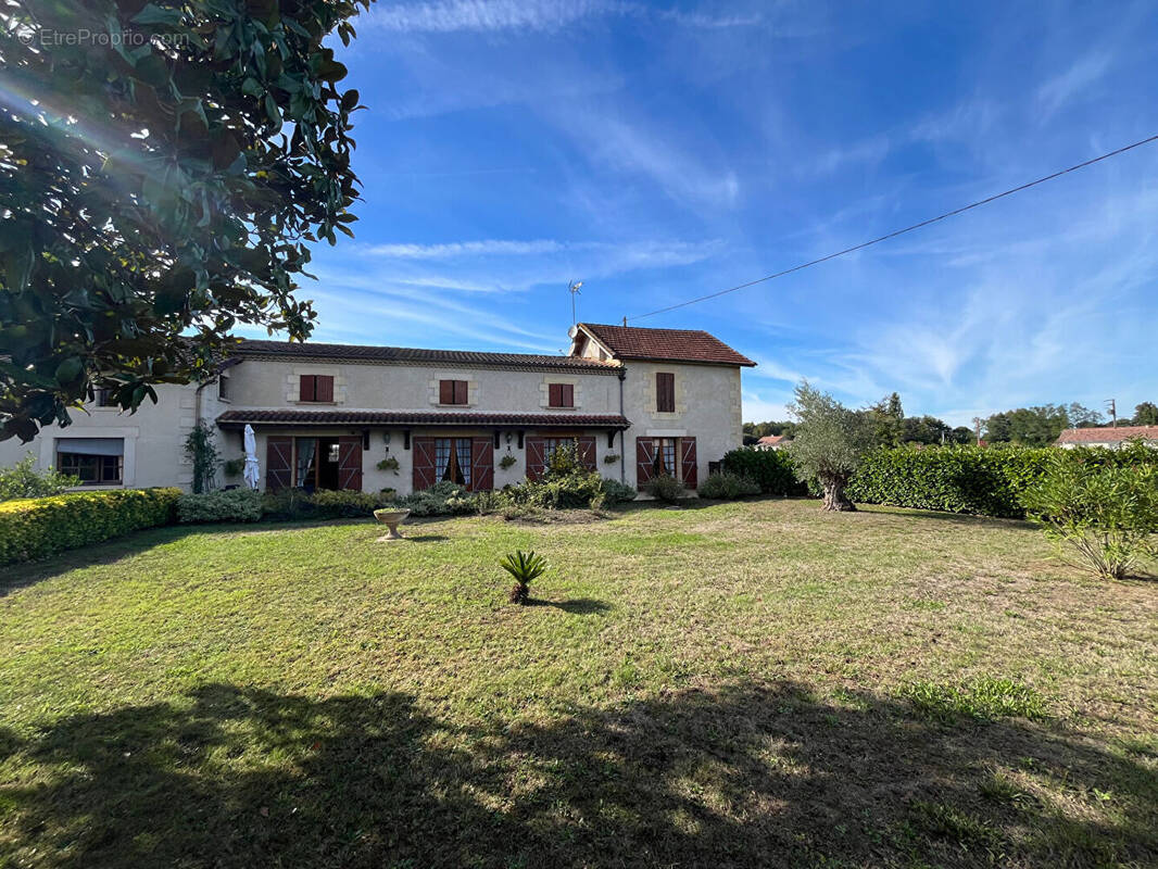 Maison à SAINT-PIERRE-D'EYRAUD