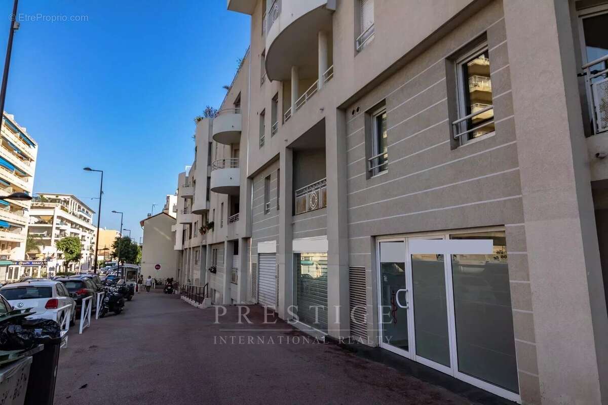 Juan les pins, murs à vendre avec garage - photo 10