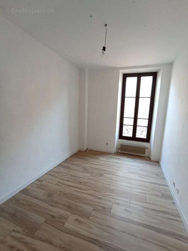 Appartement à SAINT-LAURENT-DU-VAR