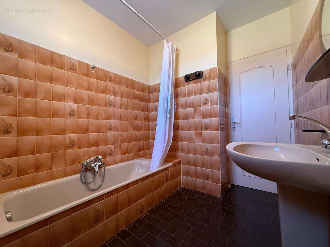 Maison à LABLACHERE