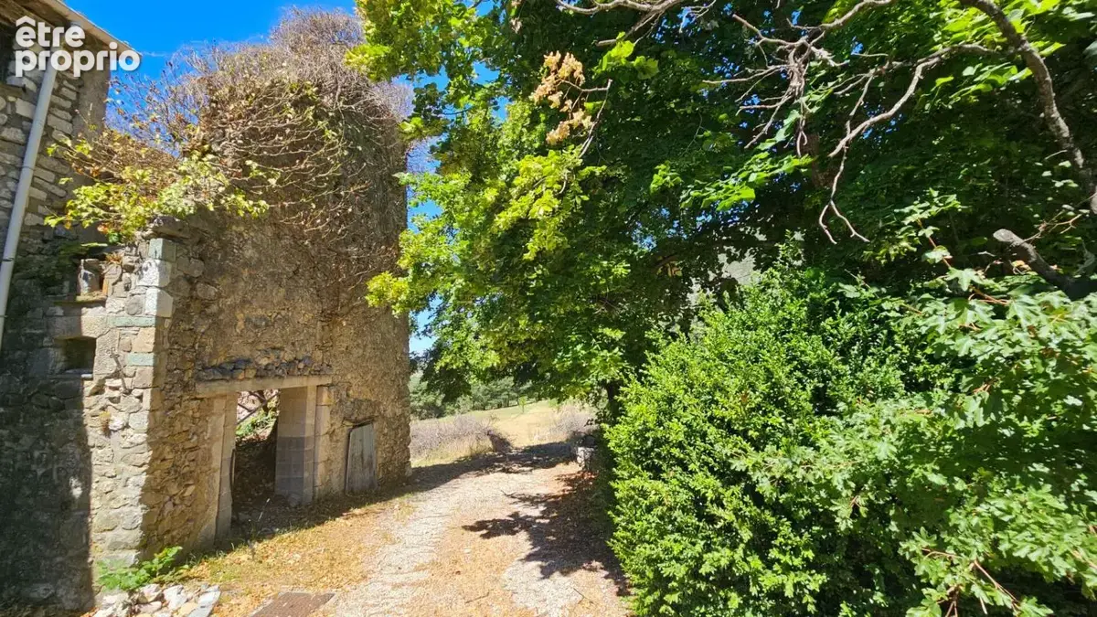 Maison de caractère rénovée avec goût . Vue panoramique .  Bargème (Var) - photo 14