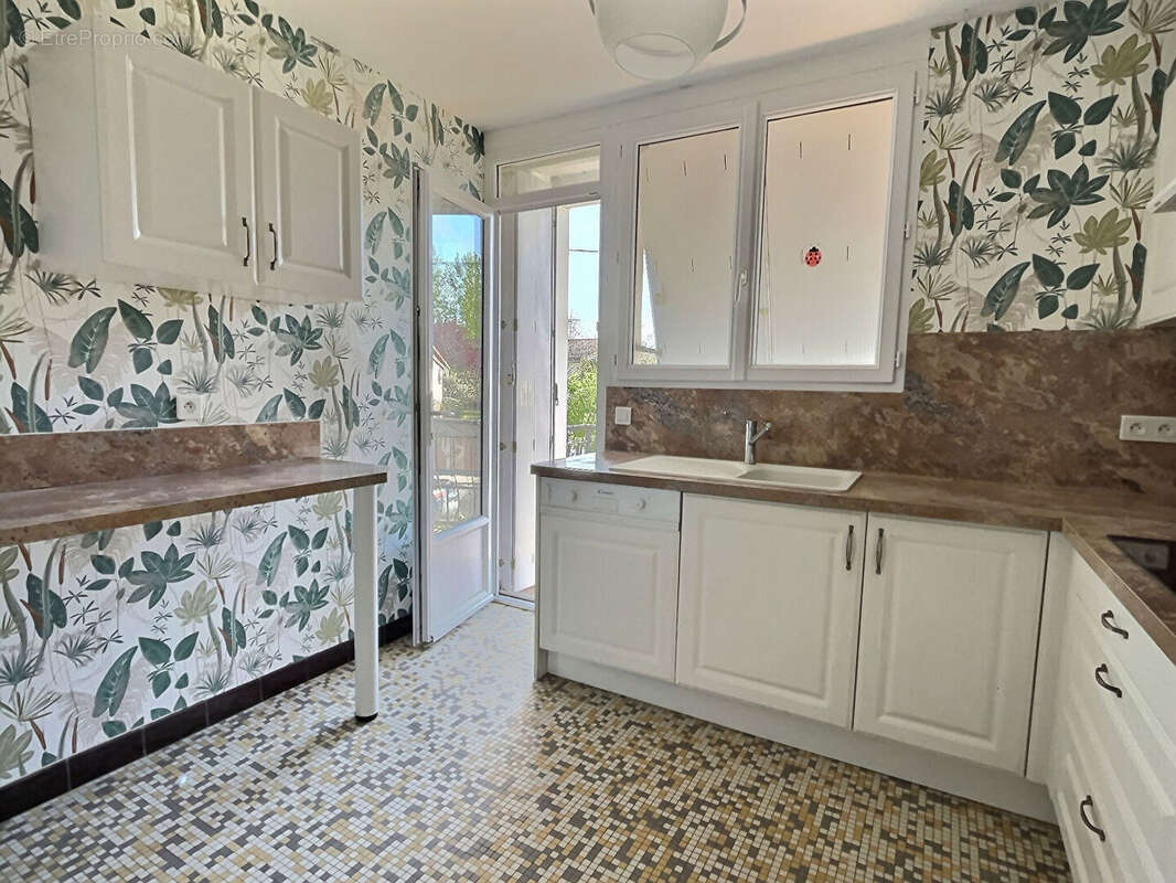 À vendre - Maison avec jardin et garage - photo 3