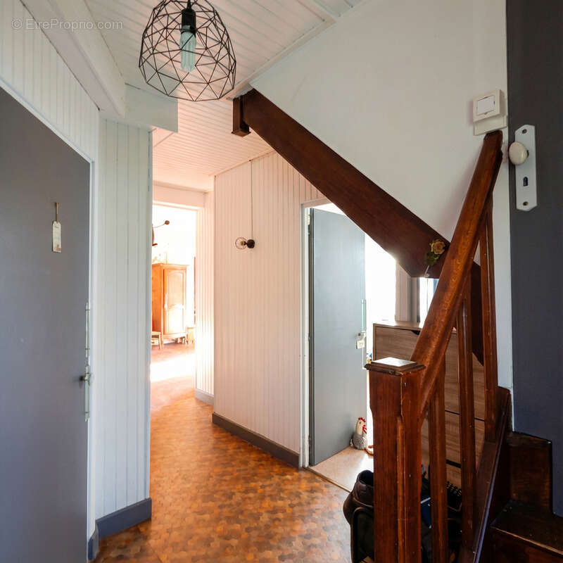 Maison à CHATEL-DE-NEUVRE