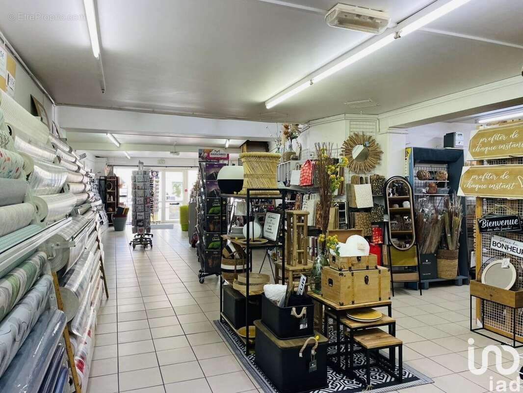 Photo 8 - Commerce à VIHIERS