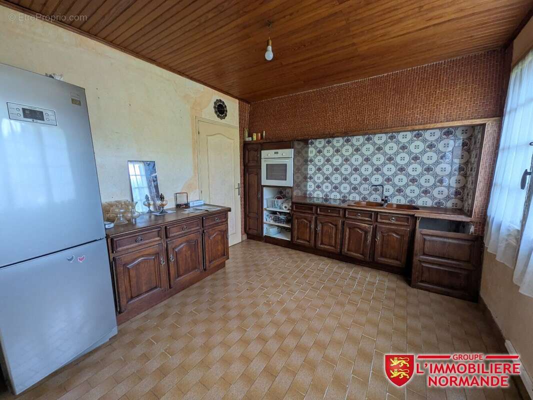 Maison d'habitation avec sous-sol - 4 chambres Terrain 1770 m² - photo 3