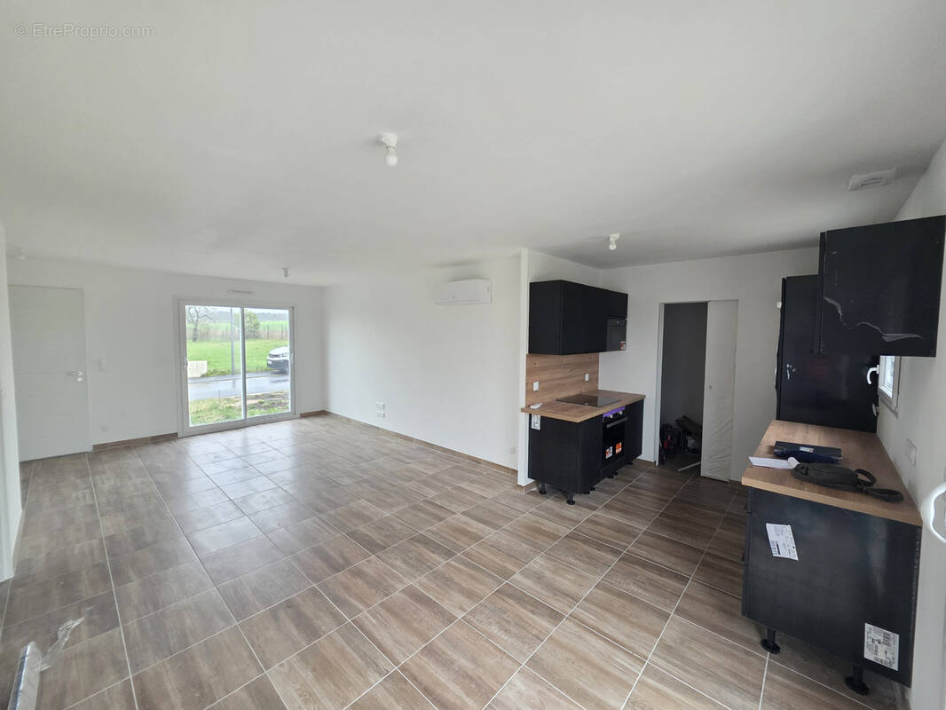 Maison à CHENEVIERES