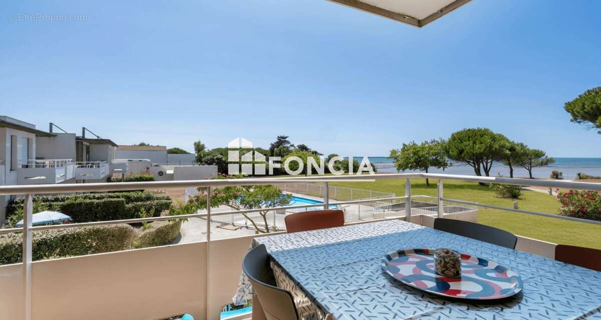 Châtelaillon-Plage. Niché au sein d’une résidence de standing avec ascenseur, cet appartement vous offre une vue imprenable sur  - photo 2
