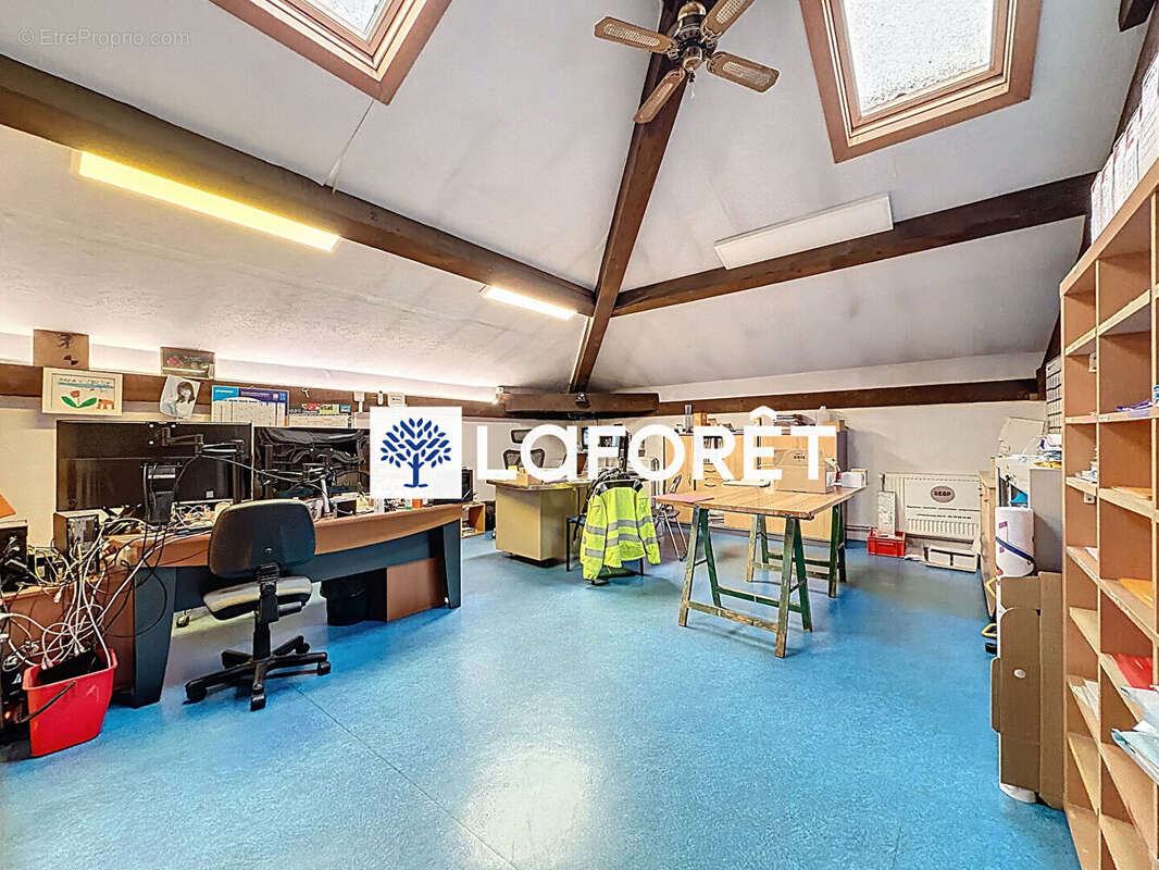 Commerce à NEUVILLE-SUR-SAONE