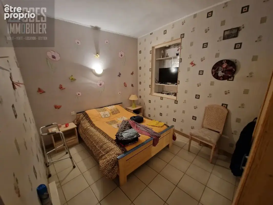 Maison de village en pierre 2 faces de type 3/4 avec remises et cour attenantes - photo 7