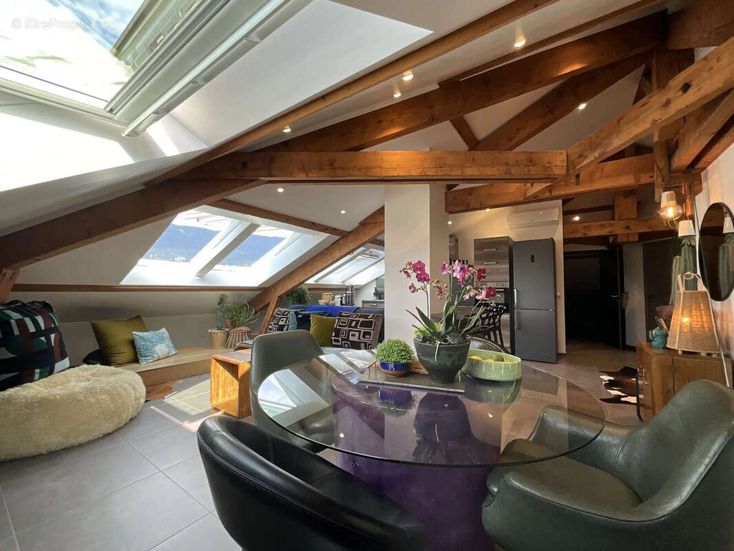 Appartement à BRISON-SAINT-INNOCENT