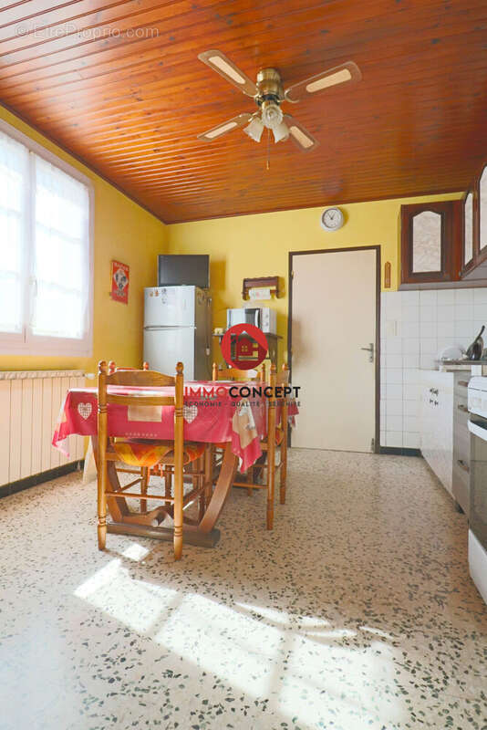 Maison à SAINT-LAURENT-DES-ARBRES