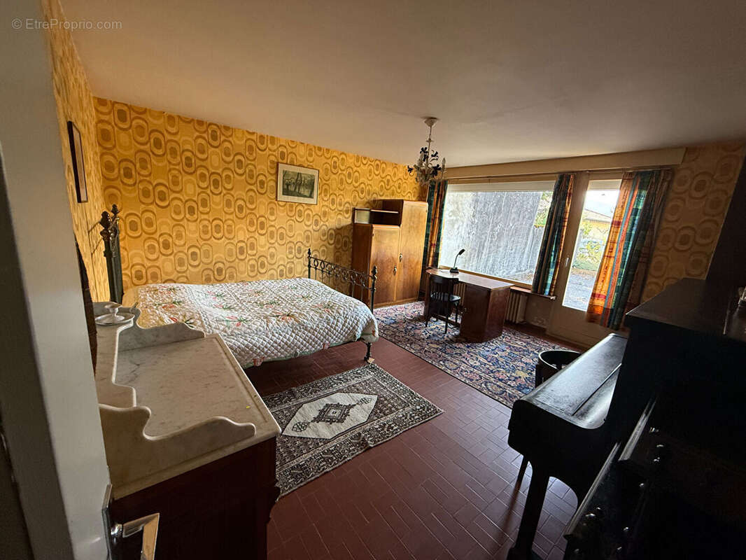 À vendre - Cranves-Sales - Maison d'architecte de 225 m² habitables sur 1 364 m² de terrain - photo 11