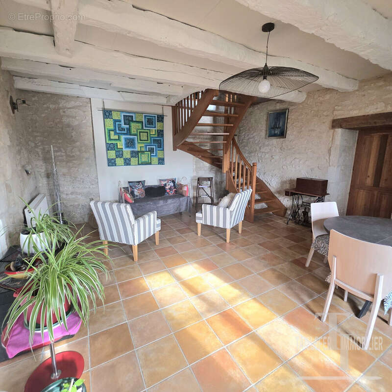 Maison à CHANCELADE